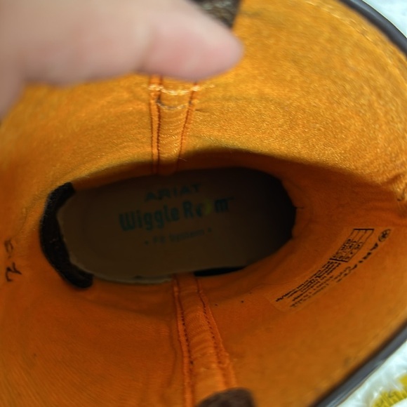 Ariat Western Boots with Wiggle Room - Picture 4 of 9